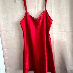 Morgan Taylor Sz L Elegant Red Satin Nightgown intimates